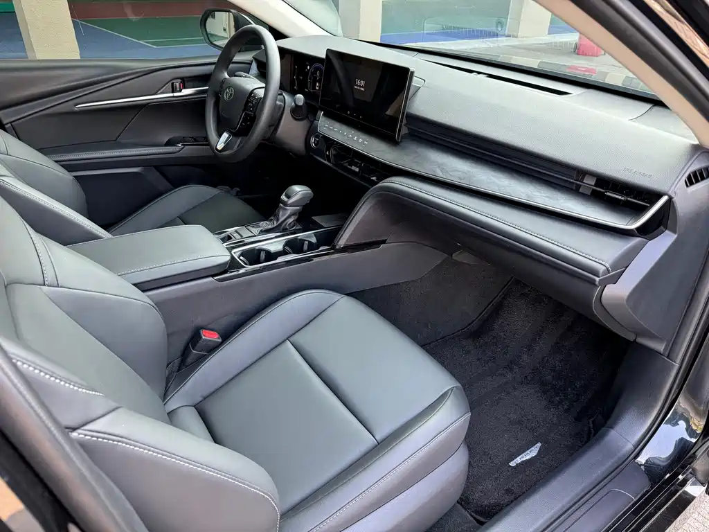Toyota Camry — миниатюра 11