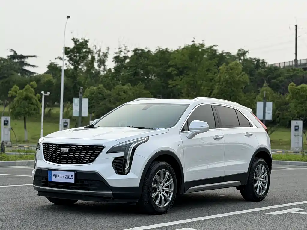 Купить Cadillac XT4