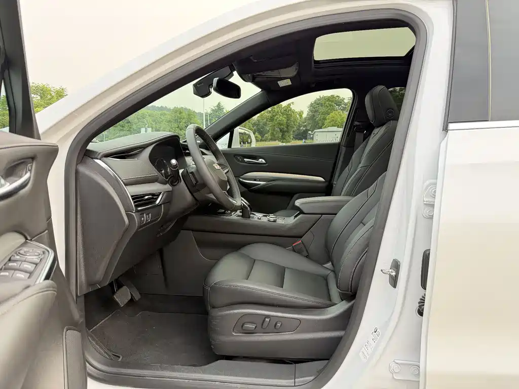 Cadillac XT4 2021 28T Lead