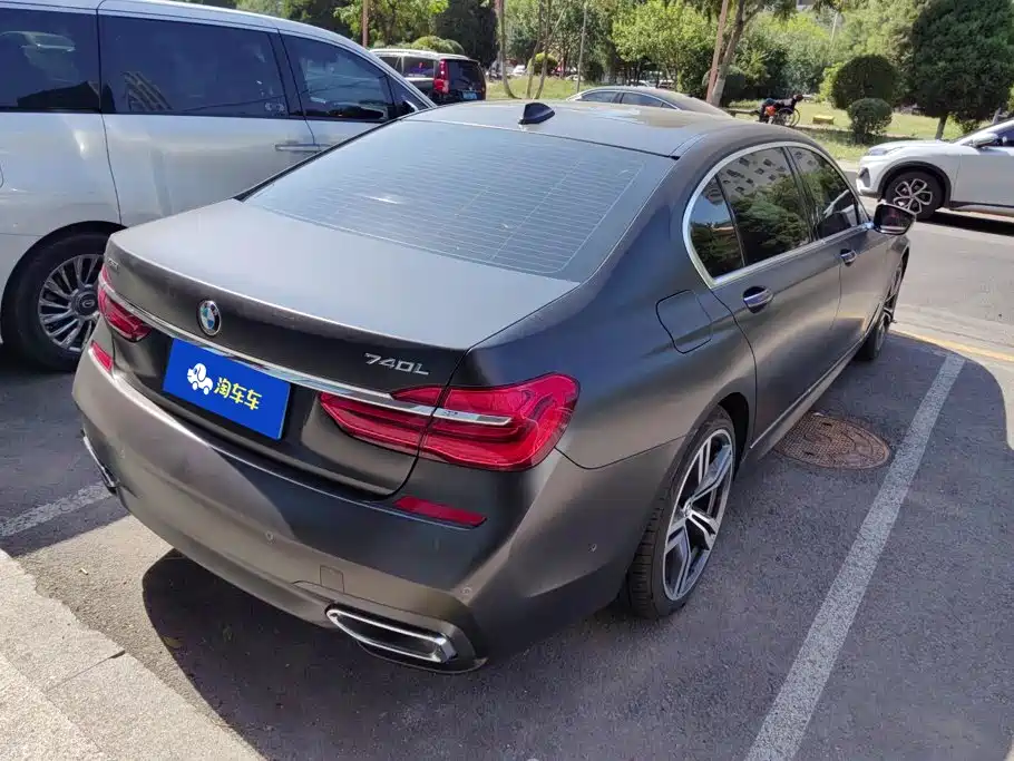 BMW 7 Series — миниатюра 3