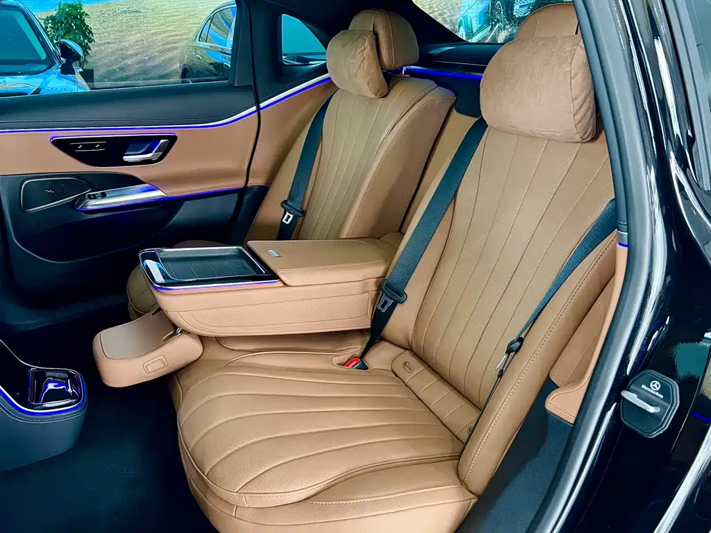 Mercedes-Benz E-Class — миниатюра 11