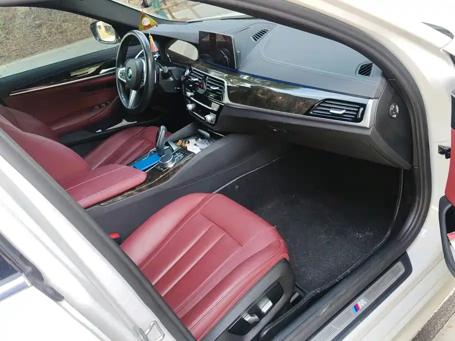 BMW 5 Series — миниатюра 8