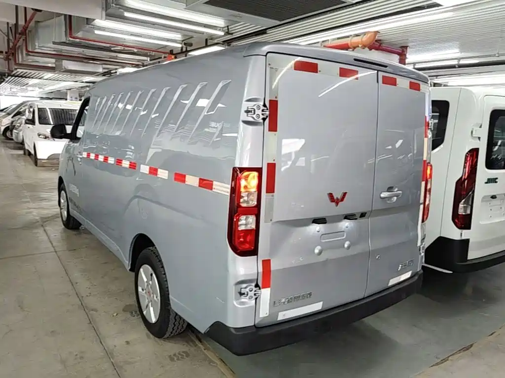 Wuling Yangguang — миниатюра 5