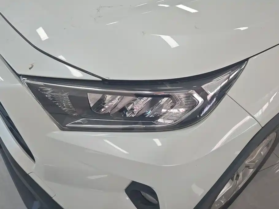 Toyota RAV4 — миниатюра 5