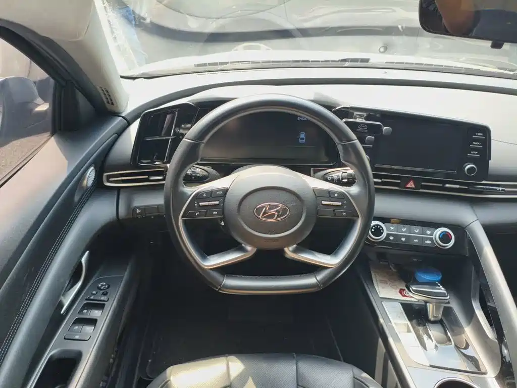 Hyundai Elantra — миниатюра 6
