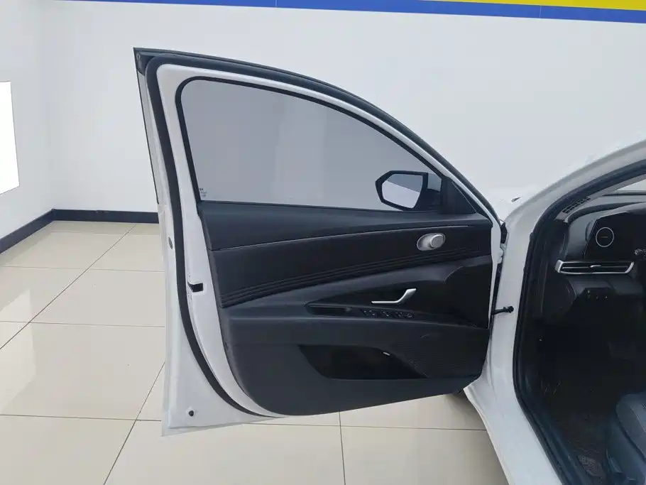 Hyundai Elantra — миниатюра 7