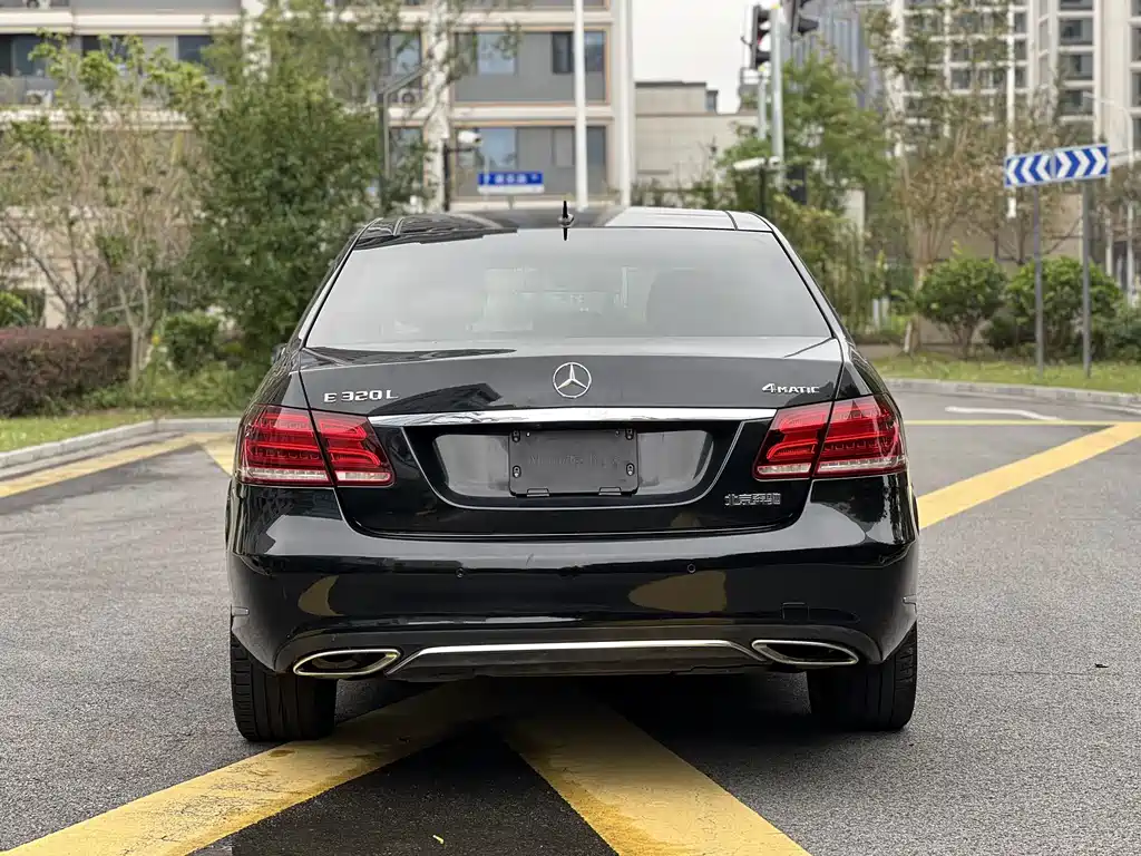 Mercedes-Benz E-Class — миниатюра 5