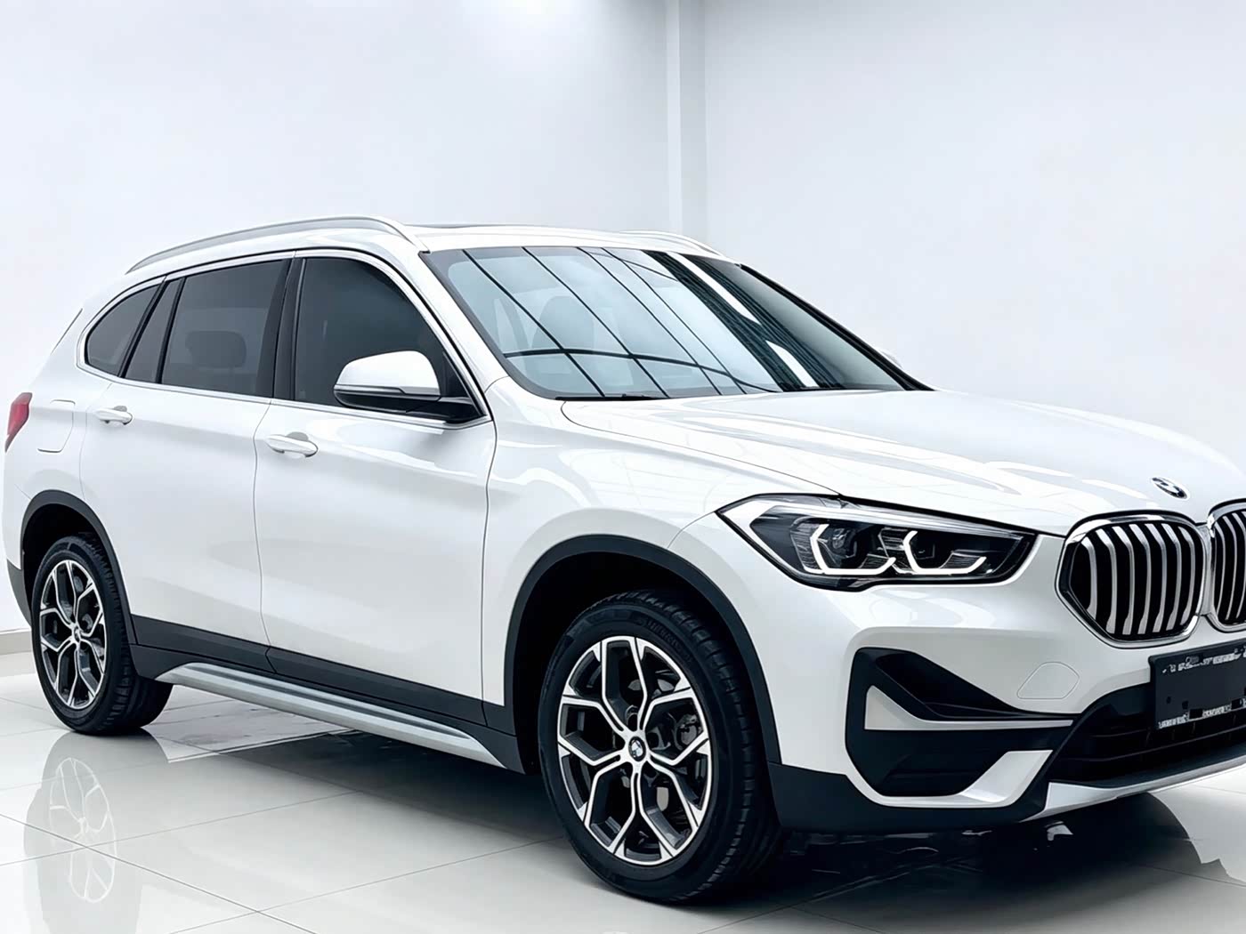 BMW X1 1.5 л 2023 г. Белый, пробег 29000 км