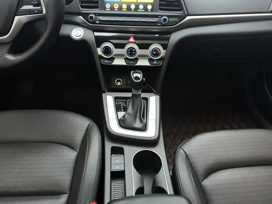 Hyundai Elantra — миниатюра 16