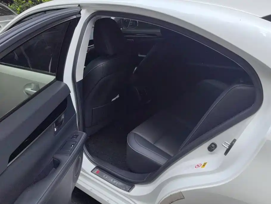 Lexus ES — миниатюра 11