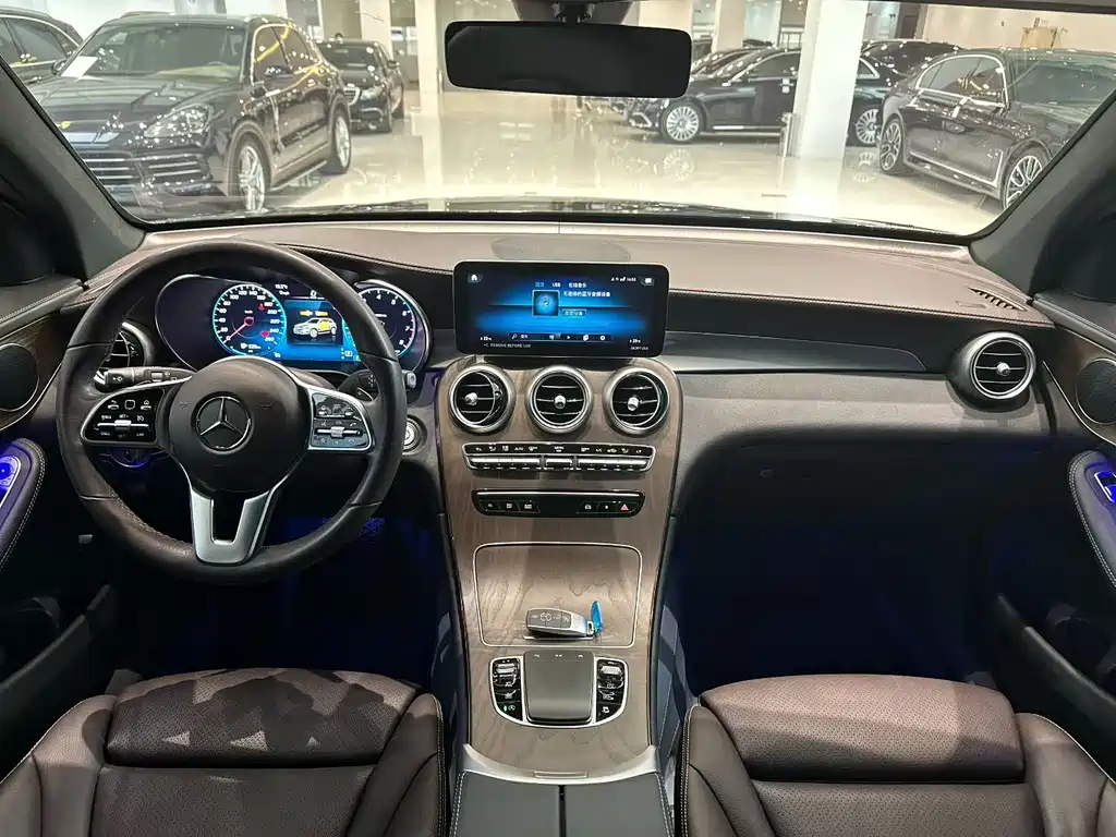 MERCEDES-BENZ GLC