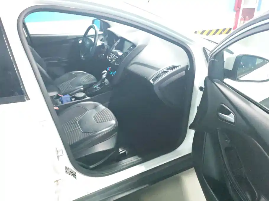 Ford Focus — миниатюра 8
