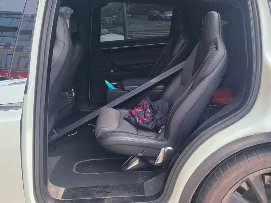 Tesla Model X — миниатюра 11