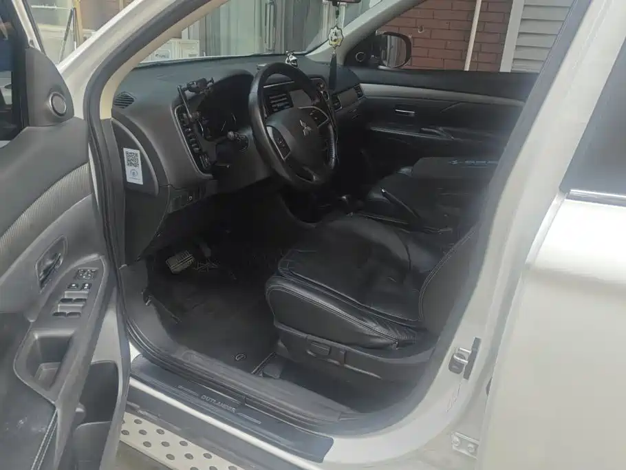 Mitsubishi Outlander (Import) — миниатюра 9
