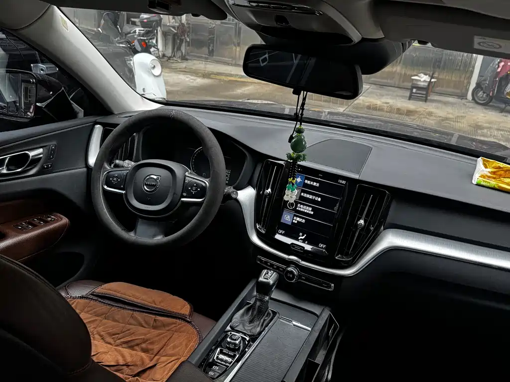 Volvo XC60 — миниатюра 11