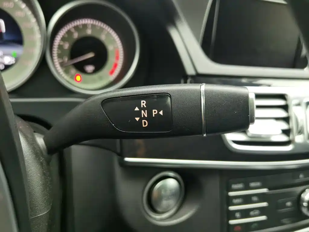 Mercedes-Benz E-Class — миниатюра 13