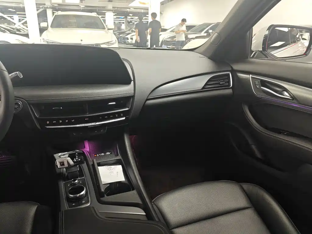 Cadillac CT5 — миниатюра 14