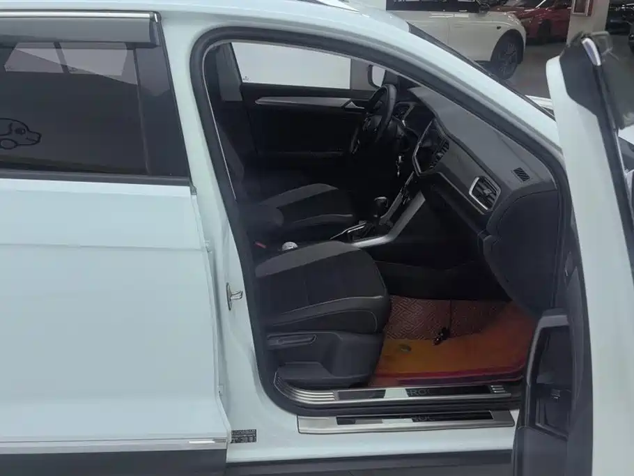 Volkswagen T-Roc — миниатюра 8