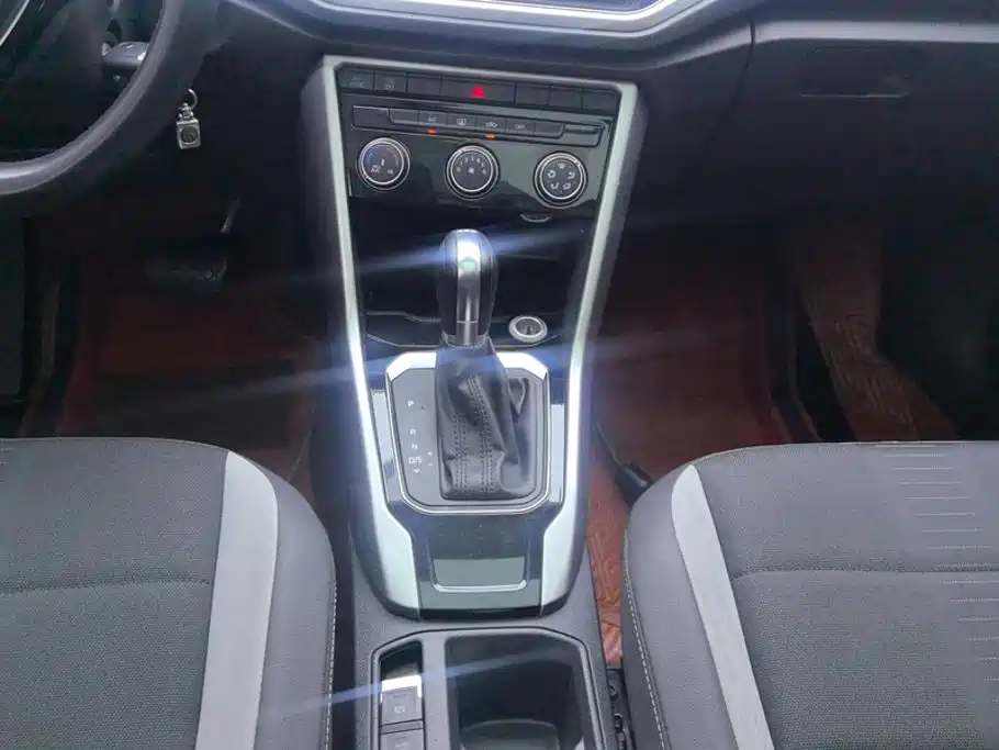 Volkswagen T-Roc — миниатюра 16