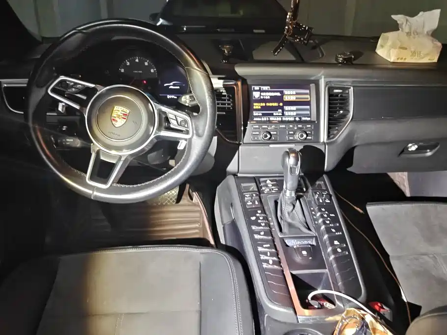 Porsche Macan — миниатюра 12