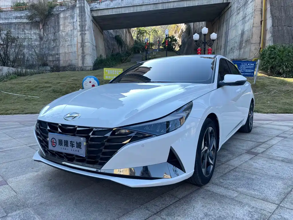 Hyundai Elantra 2022