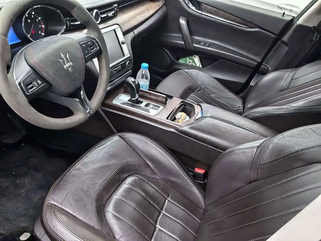Maserati Quattroporte — миниатюра 4