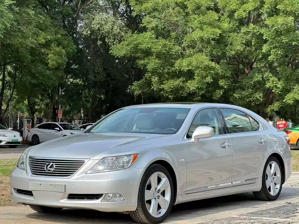 Купить Lexus LS