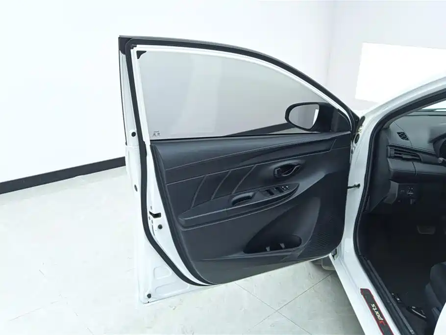 TOYOTA YARIS L TO ENJOY