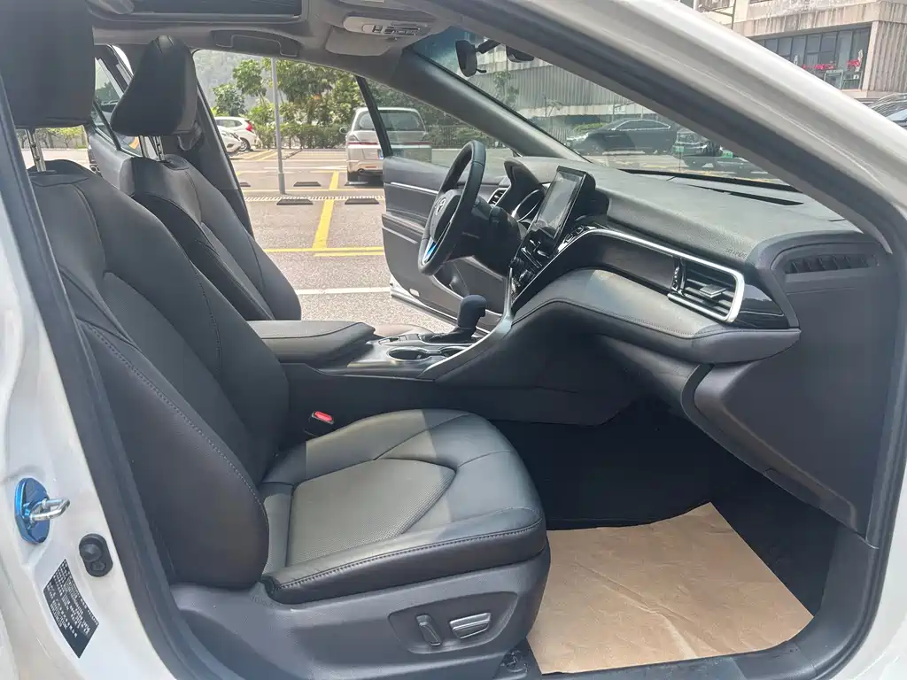Toyota Camry — миниатюра 8