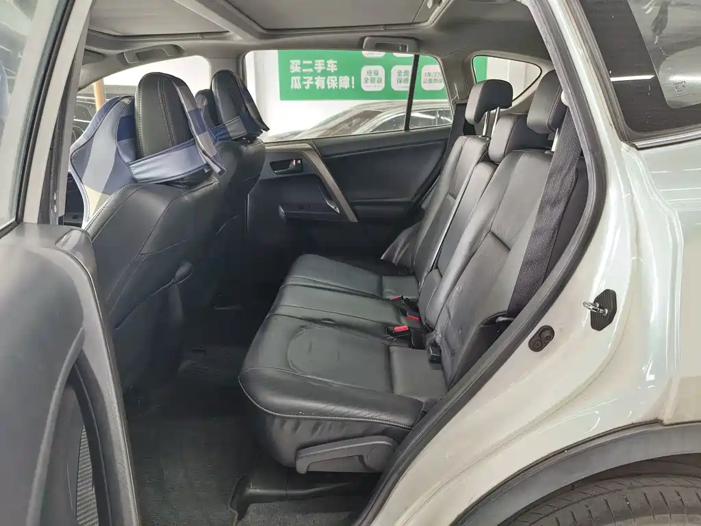 Toyota RAV4 — миниатюра 6