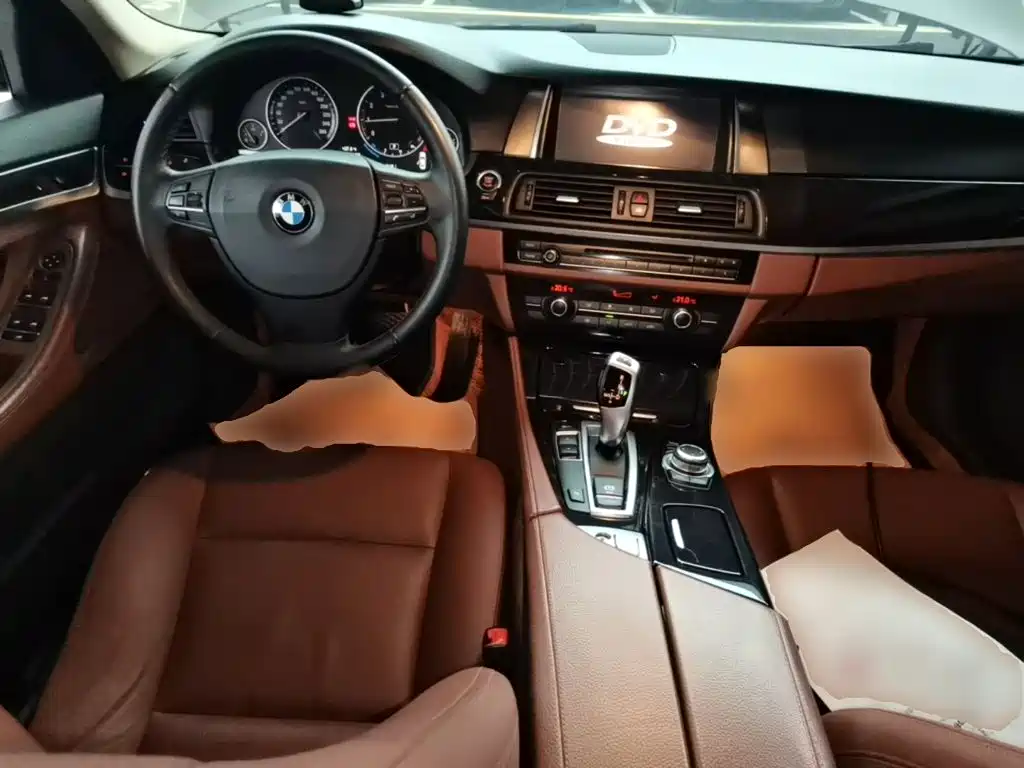 BMW 5 Series — миниатюра 10