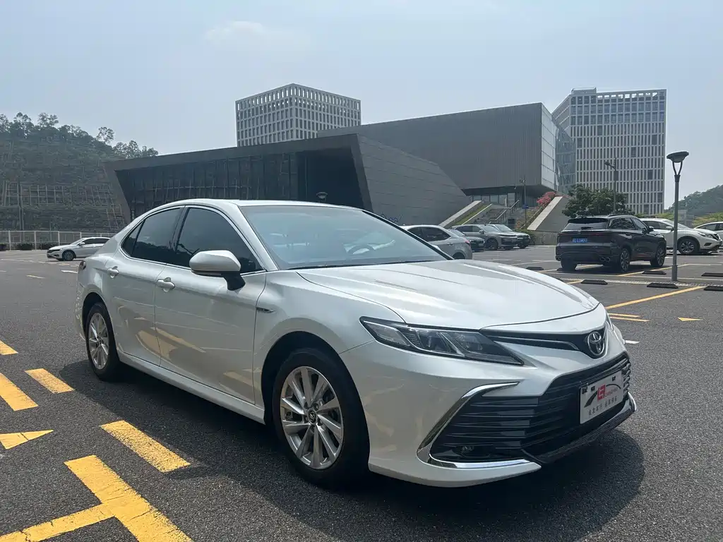 Toyota Camry — миниатюра 3