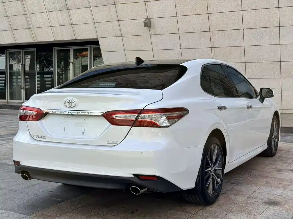 Toyota Camry — миниатюра 13