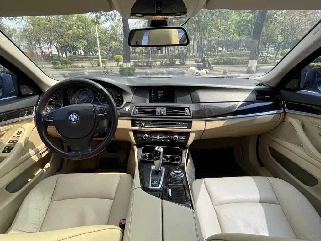 BMW 5 Series — миниатюра 6