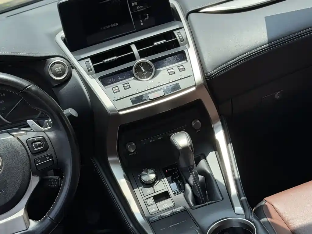 Lexus NX 2018 200 V