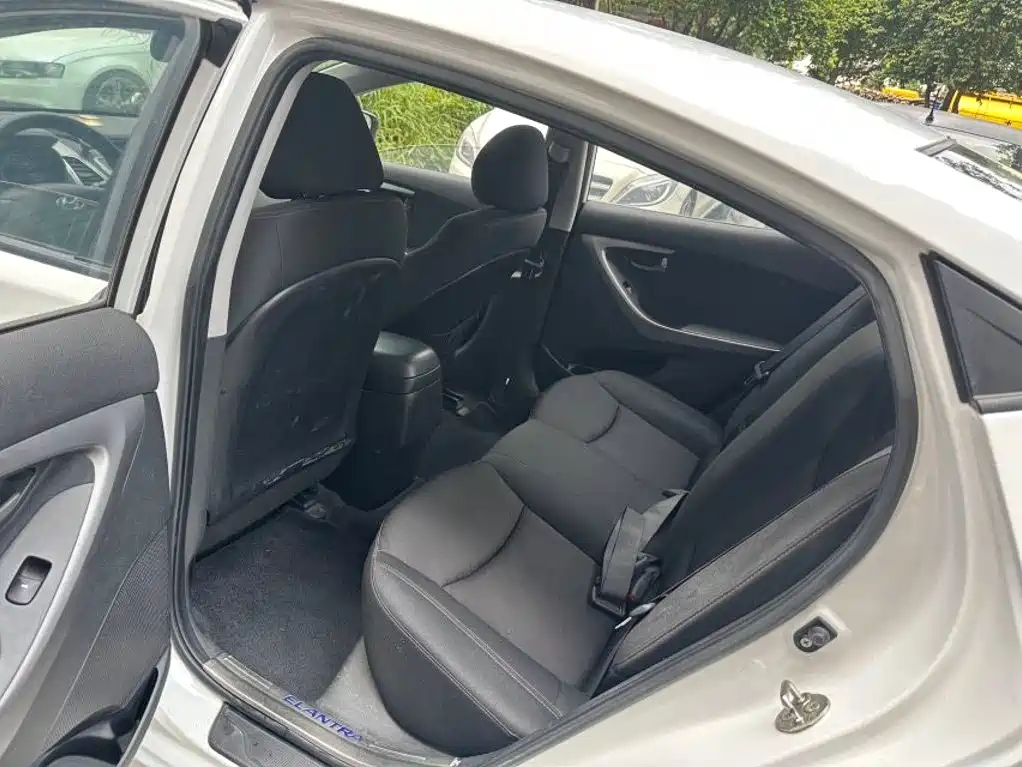 Hyundai Elantra Langdong — миниатюра 5