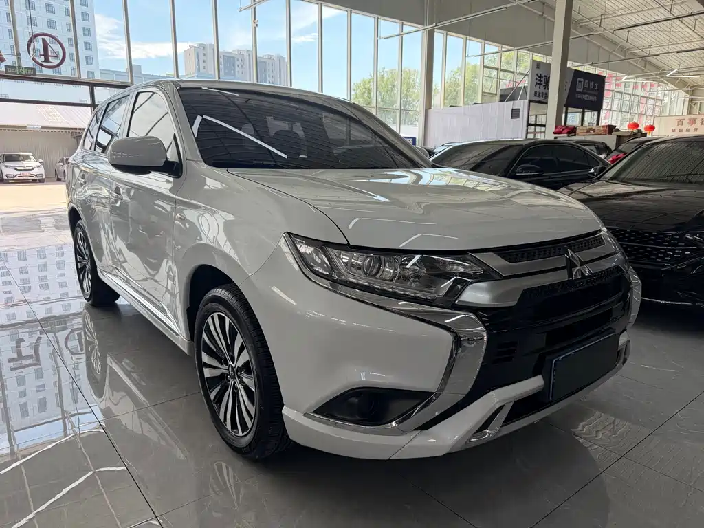 Mitsubishi Outlander 2021 2.0L 5 мест