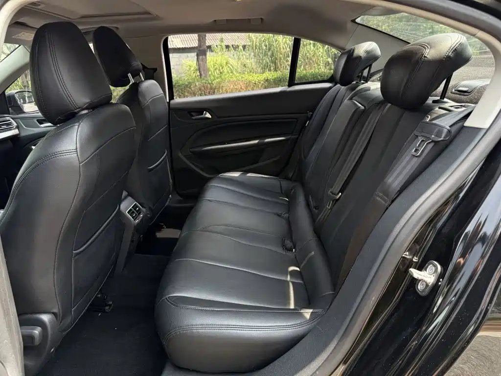 Peugeot 408 — миниатюра 18