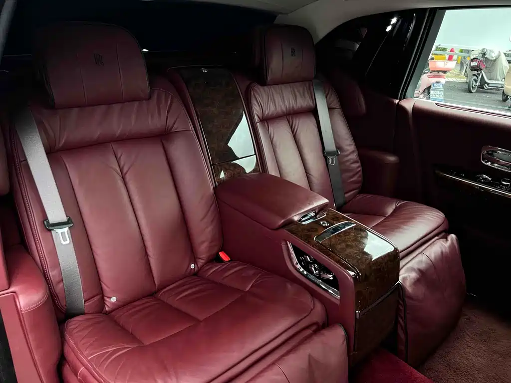Rolls-Royce Phantom — миниатюра 11