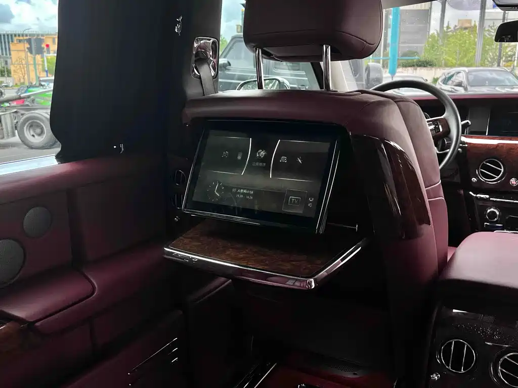 Rolls-Royce Phantom — миниатюра 13