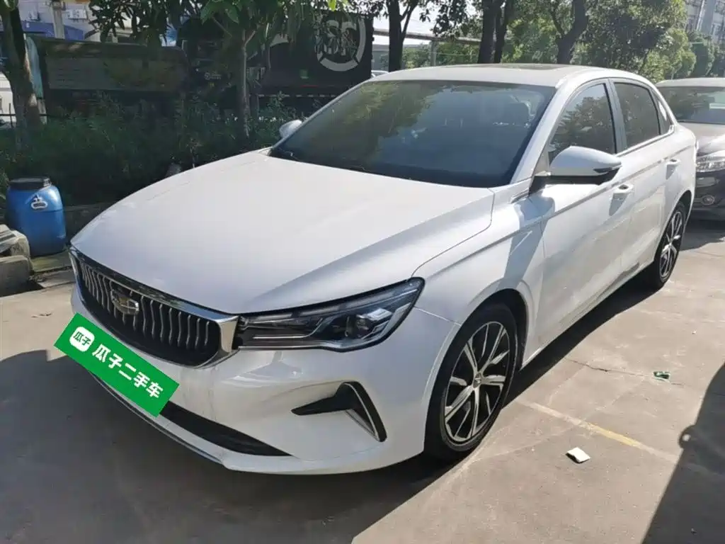 Geely Emgrand 2022