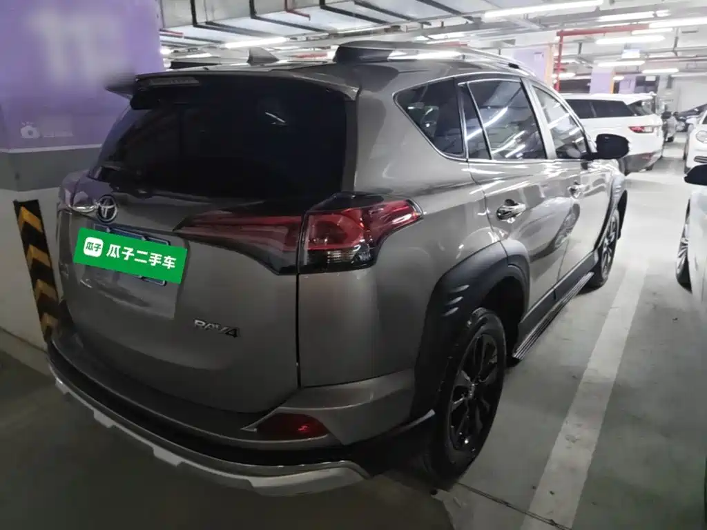 Toyota RAV4 — миниатюра 7