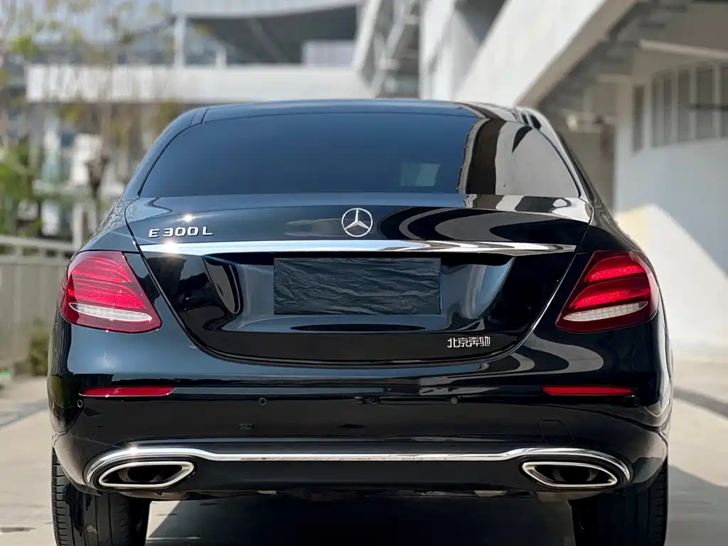 Mercedes-Benz E-Class — миниатюра 5