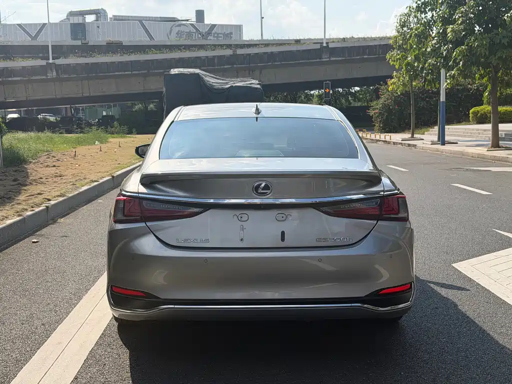 Lexus ES — миниатюра 17