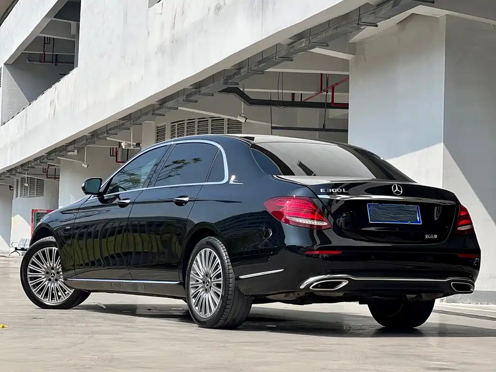 Mercedes-Benz E-Class — миниатюра 4