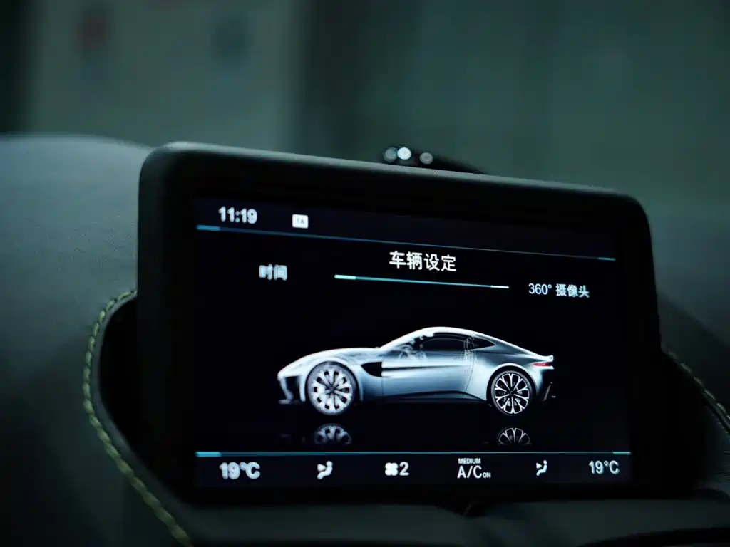 Aston Martin V8 Vantage — миниатюра 10