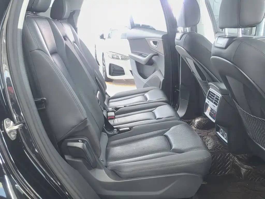 Audi Q7 — миниатюра 14