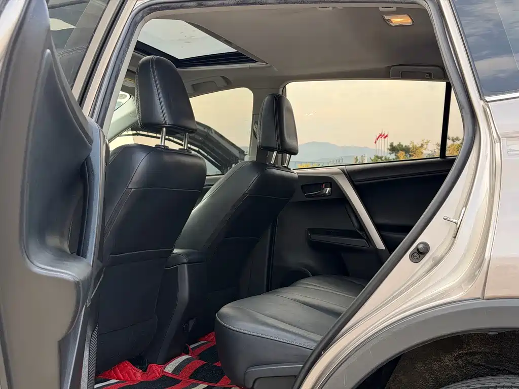 Toyota RAV4 — миниатюра 16