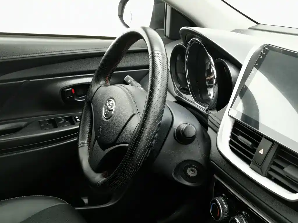 Toyota Yaris L — миниатюра 22