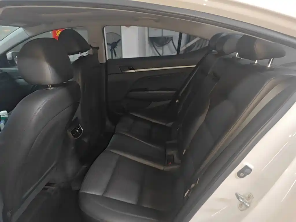 Hyundai Elantra — миниатюра 17